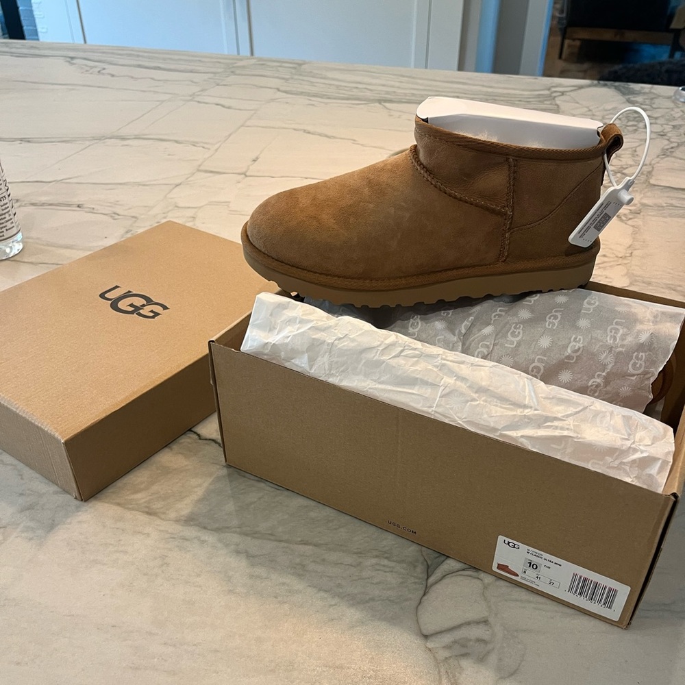 Uggs- womens size 10 classic Ultra minis in Chestnut